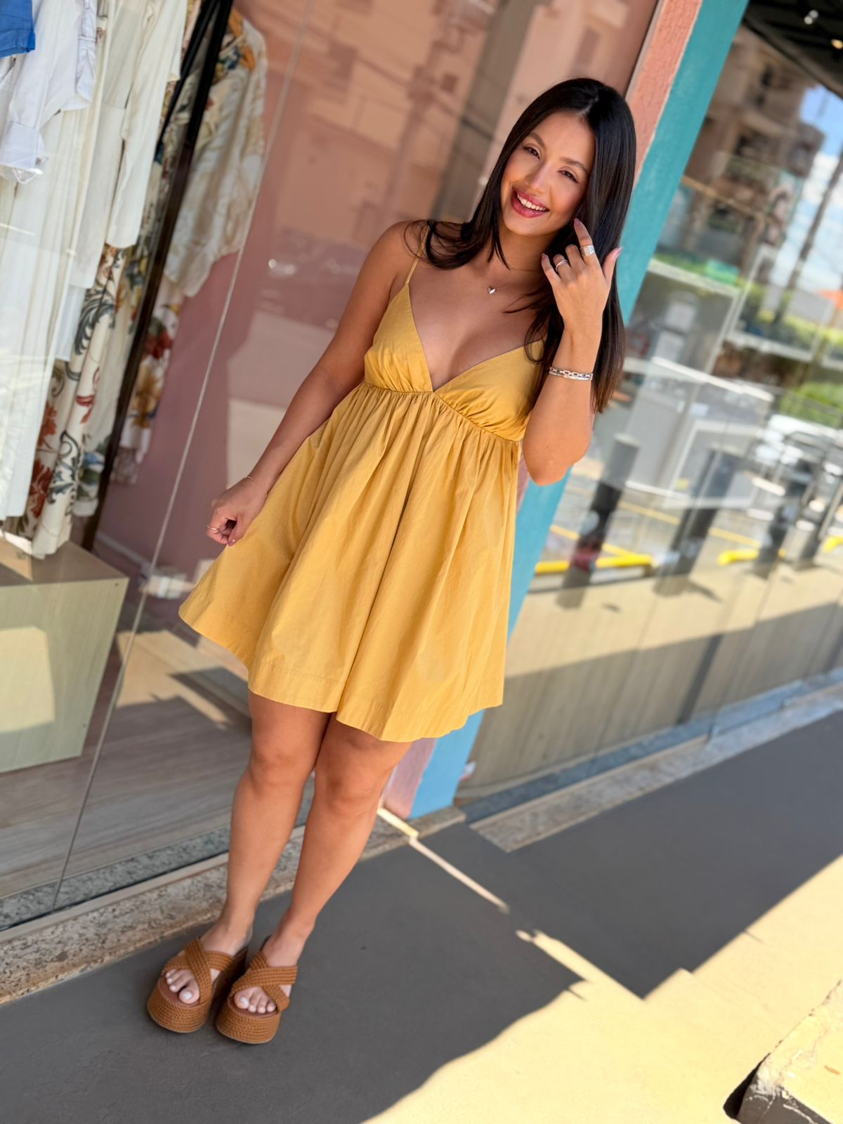 d60f212e92545956e185d41bee05233f.jpg Vestido Curto Estruturado FARM - Imagem 3